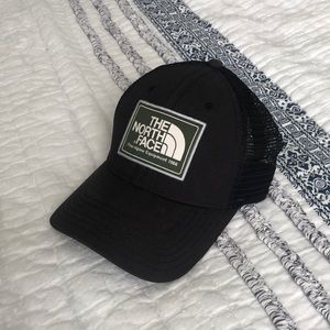 Black north face hat